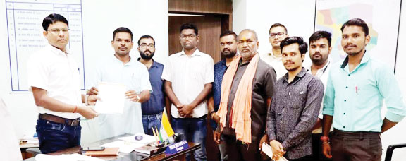 स्ट्रीट लाइट सुधार करने की मांग, ज्ञापन