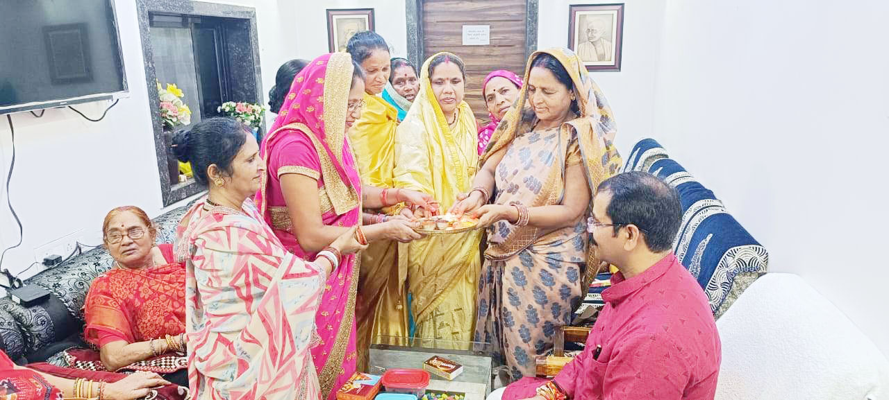 प्रजापिता ब्रम्हकुमारी की बहनों व महिला कांग्रेस पदाधिकारियों ने विधायक को बांधी राखी