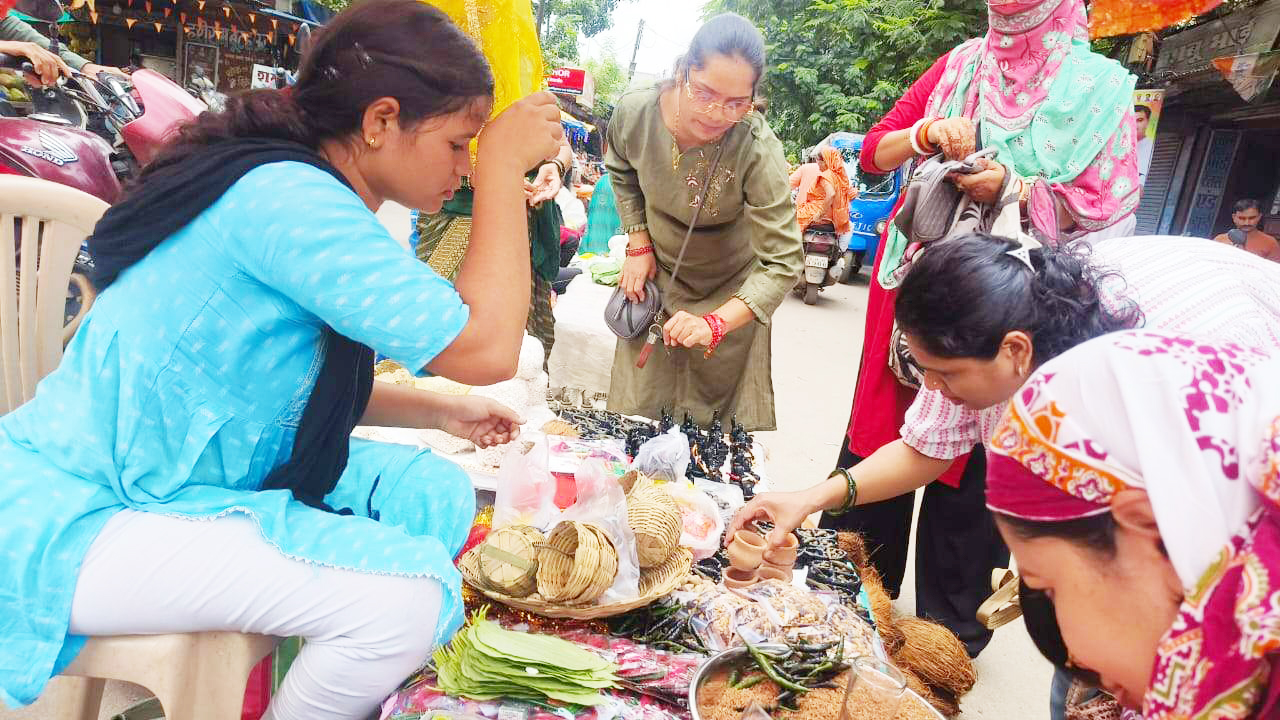 हलषष्ठी पर्व के लिए बाजार में बढ़ी हलचल