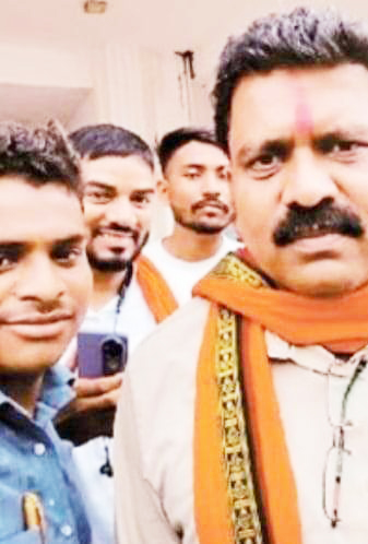 करोड़ों की ठगी के शिकार किसानों ने मंत्रियों से की शिकायत 