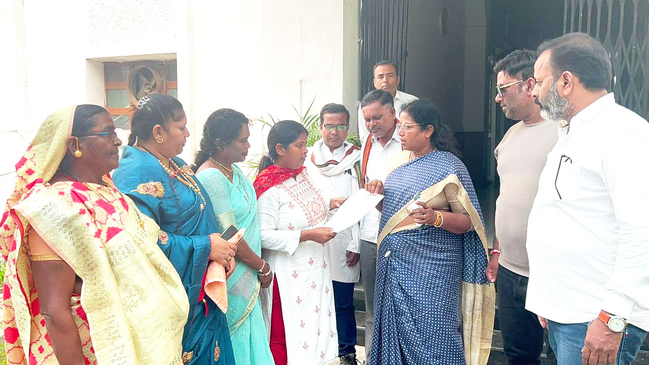 चिखली में विदेशी मदिरा दुकान खोलने का विरोध चिखली में विदेशी मदिरा दुकान खोलने का विरोध