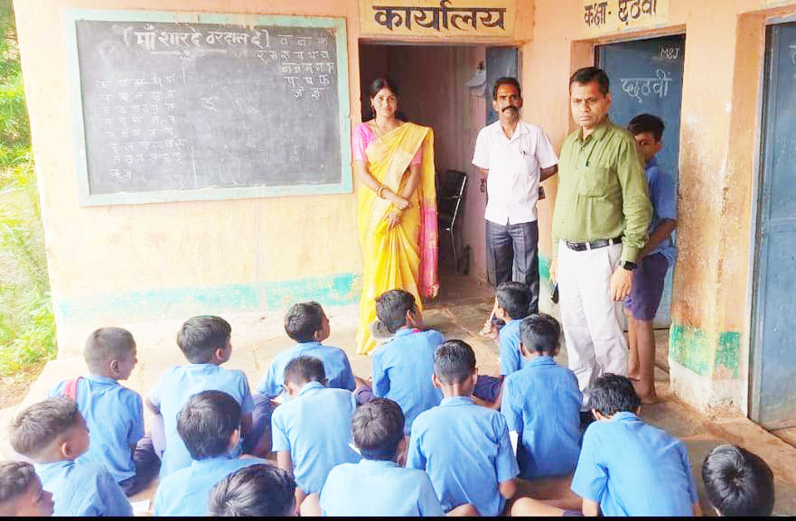 बीईओ खरे ने किया मीडिल स्कूल जेवरी का निरीक्षण