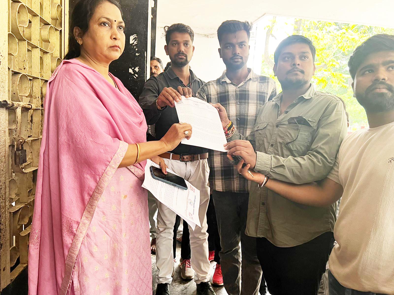 एनएसयूआई ने की भिलाई विधायक को रिहा करने की मांग एनएसयूआई ने की भिलाई विधायक को रिहा करने की मांग