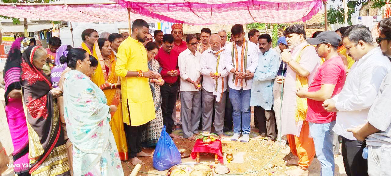 गौरीनगर के शीतला मंदिर निर्माण का भूमिपूजन गौरीनगर के शीतला मंदिर निर्माण का भूमिपूजन