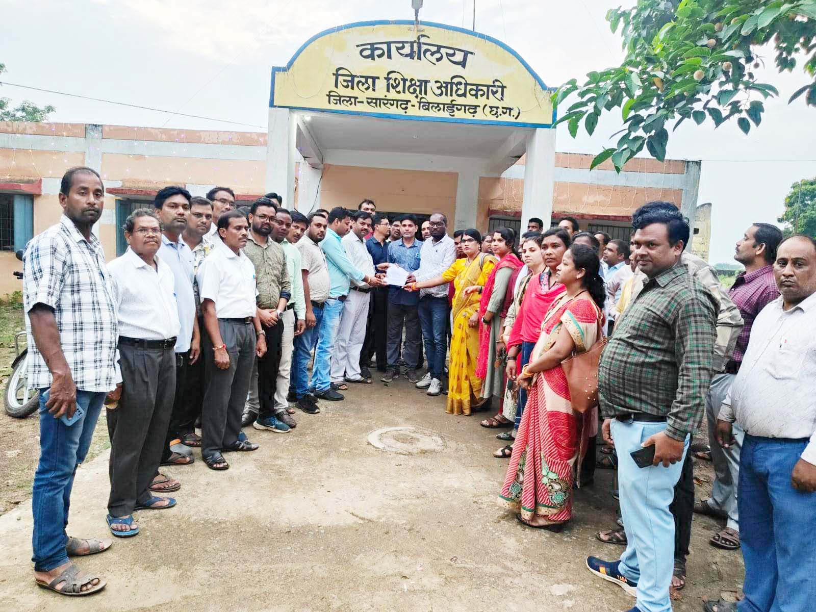 शिक्षक संघर्ष मोर्चा ने कलेक्टर को ज्ञापन सौंपा