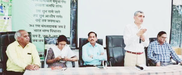 शिक्षक ईमानदारी पूर्वक अपने जिम्मेदारी का निर्वहन करें -कलेक्टर