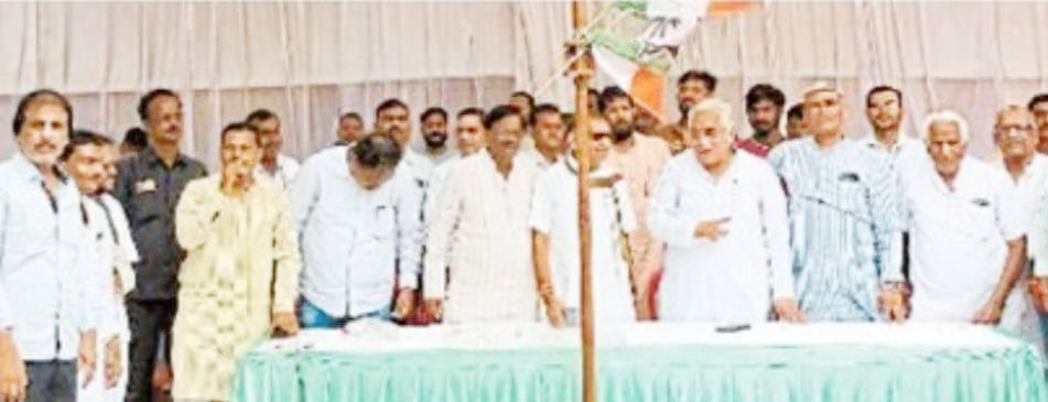 विधायक देवेंद्र की गिरफ्तारी के विरोध में कांग्रेस का प्रदर्शन 