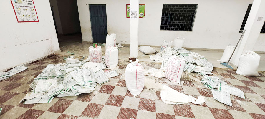 आंध्र के खुले बाजार में बिक रहा रेडी-टू-ईट फूड