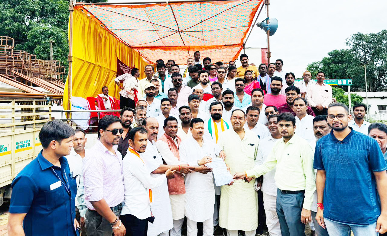 बलौदाबाजार आगजनी की घटना लचर कानून व्यवस्था का परिणाम-विनोद बलौदाबाजार आगजनी की घटना लचर कानून व्यवस्था का परिणाम-विनोद