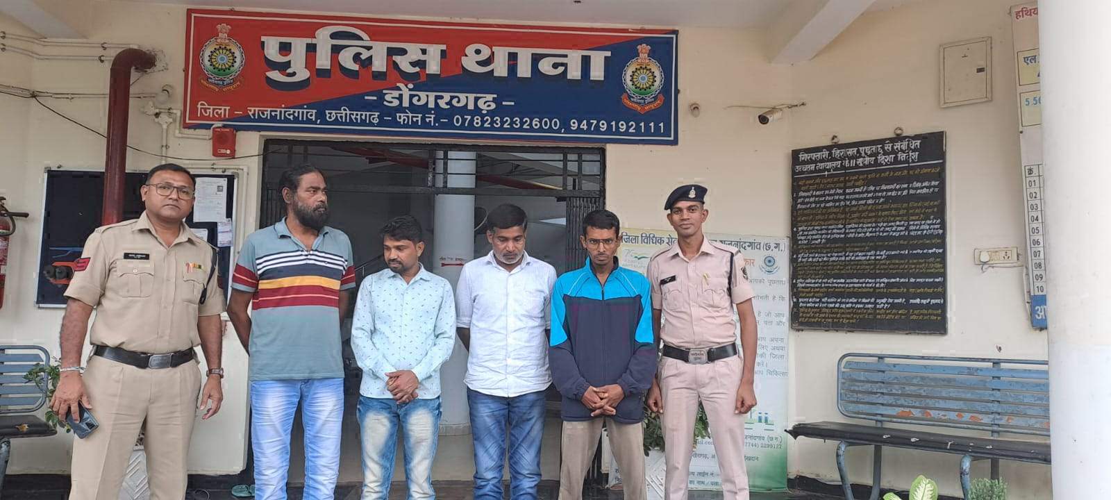 4 असामाजिक तत्वों पर पुलिस की कार्रवाई 4 असामाजिक तत्वों पर पुलिस की कार्रवाई