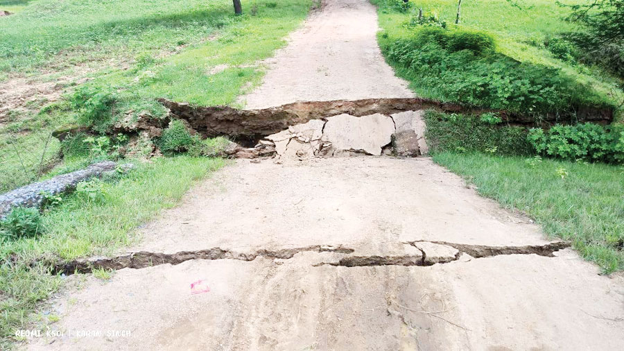 पुलिया टूटी, आवाजाही में परेशानी