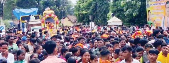 कृष्ण जन्माष्टमी की धूम, भक्तों ने निकाली शोभायात्रा कृष्ण जन्माष्टमी की धूम, भक्तों ने निकाली शोभायात्रा