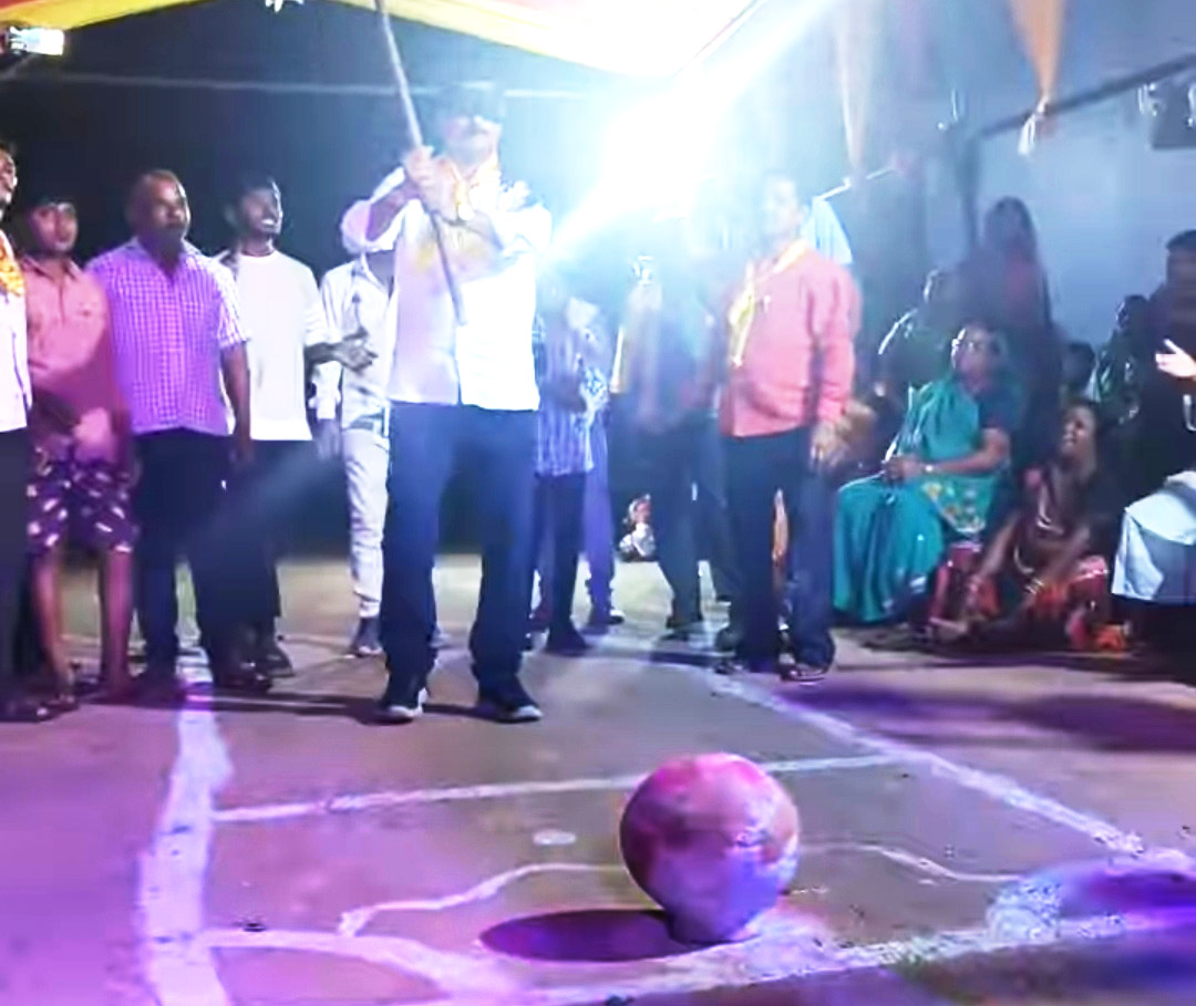 यादव समाज ने निकाली शोभायात्रा, नेताओं ने फोड़ी मटकी