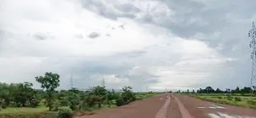 निकल रही तेज धूप, उमस भरी गर्मी से परेशानी 