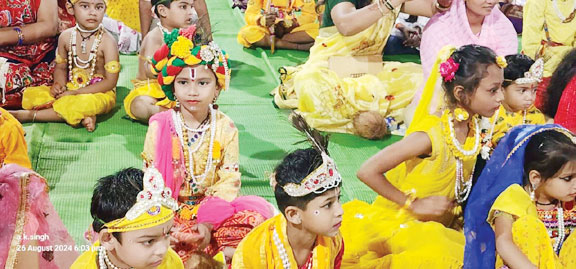 जन्माष्टमी, राधा-कृष्ण की वेशभूषा में आये बच्चे जन्माष्टमी, राधा-कृष्ण की वेशभूषा में आये बच्चे