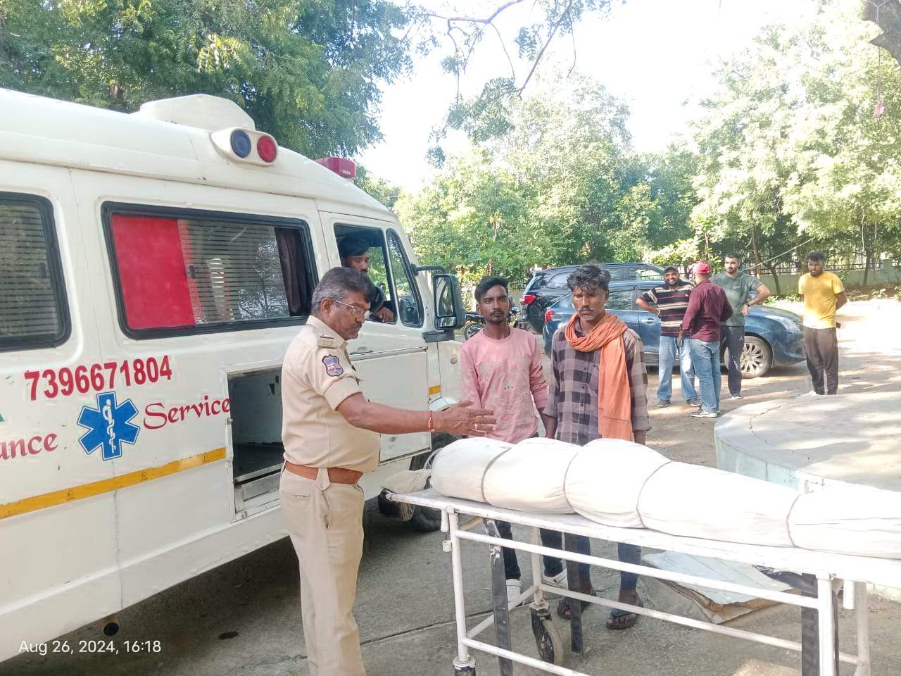 विधायक गोमती के प्रयास से मजदूर का पार्थिव शरीर हैदराबाद से गांव पहुंचा