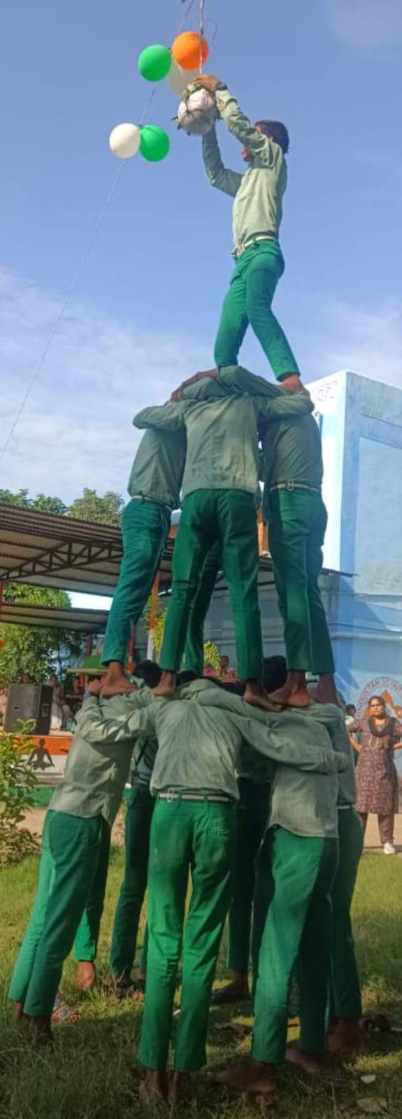 नंद के आनंद भयो, जय हो नंदलाल की, फोड़ी मटकी  