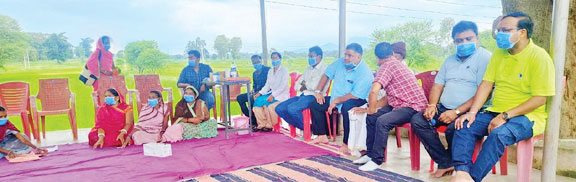 विधायक उल्टी-दस्त प्रभावित क्षेत्र चैनपुर पहुंचे