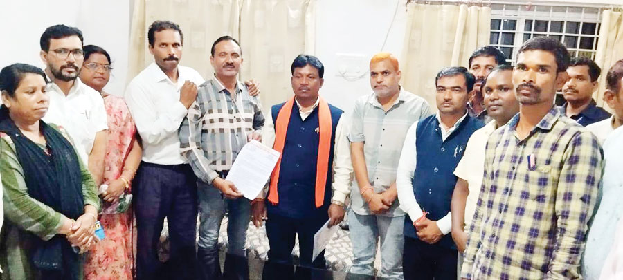 शिक्षक संघर्ष मोर्चा ने सांसद और कोण्डागांव विधायक को सौंपा ज्ञापन शिक्षक संघर्ष मोर्चा ने सांसद और कोण्डागांव विधायक को सौंपा ज्ञापन
