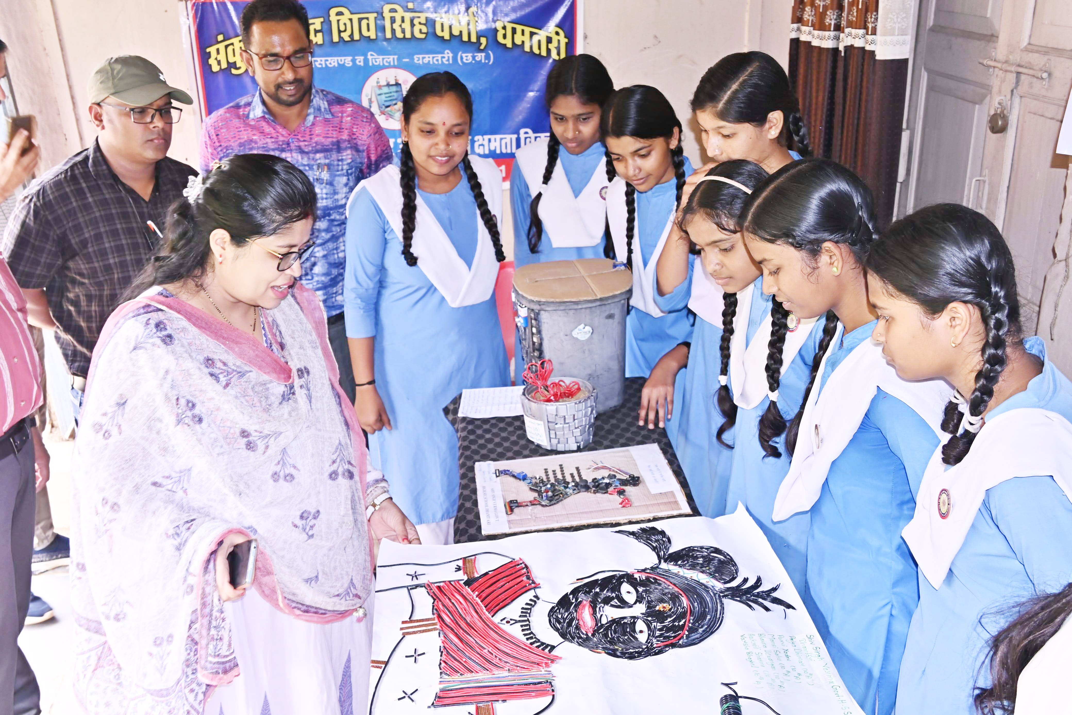 ई-वेस्ट मॉडल प्रदर्शनी में विद्यार्थियों  ने लिया बढ़-चढक़र हिस्सा