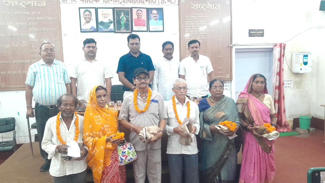 निगम के आधा दर्जन कर्मचारी सेवानिवृत्त   दी गई भावपूर्वक बिदाई