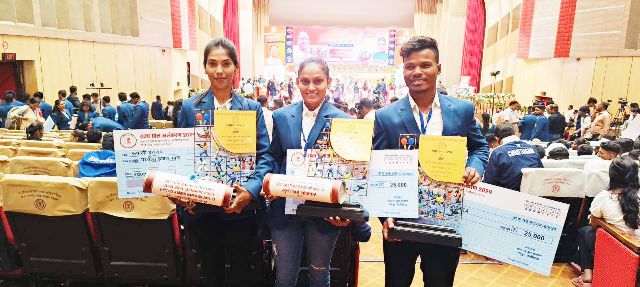 वर्षा, रूषाली व खोगेश्वर शहीद पंकज विक्रम पुरस्कार से सम्मानित