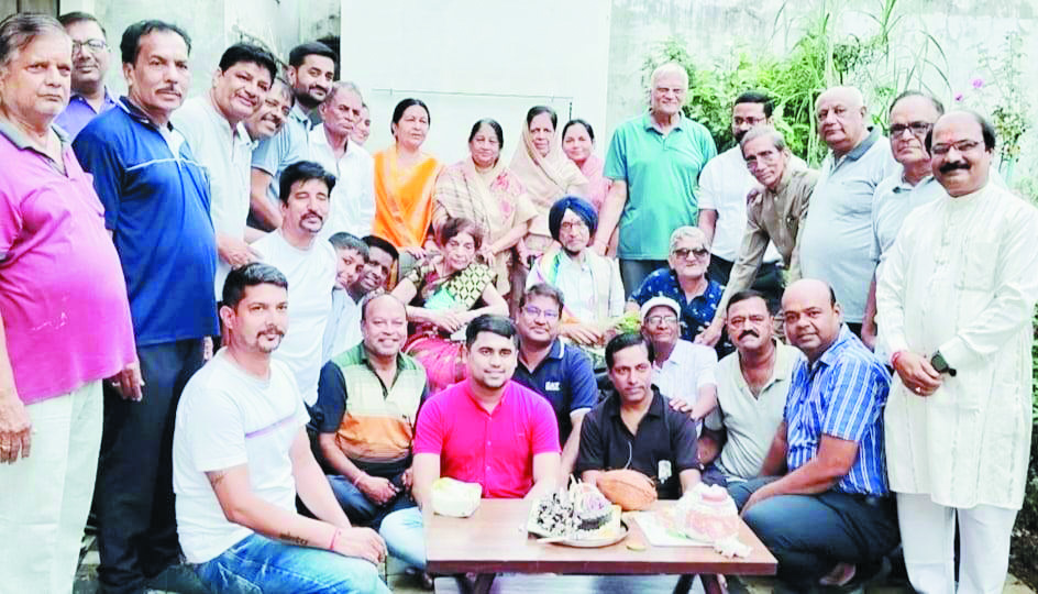 डॉ.बलजीत सिंह के जन्मदिन पर बधाई देने तांता डॉ.बलजीत सिंह के जन्मदिन पर बधाई देने तांता
