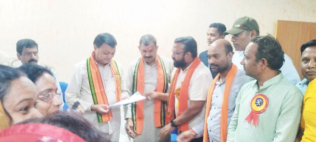 मजदूरों के शोषण के खिलाफ श्रममंत्री को ज्ञापन 