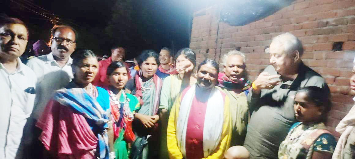 विधायक धर्मजीत ने शोकाकुल परिवारों से की मुलाकात विधायक धर्मजीत ने शोकाकुल परिवारों से की मुलाकात