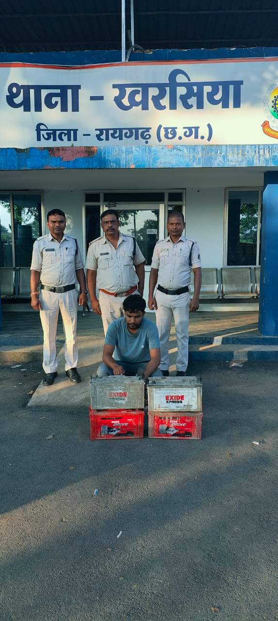 चोरी का आरोपी गिरफ्तार, बैटरी-स्टेपनी टायर सहित बरामद चोरी का आरोपी गिरफ्तार, बैटरी-स्टेपनी टायर सहित बरामद