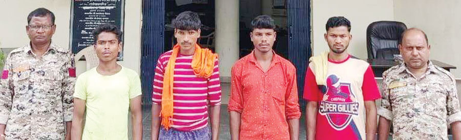 4 नक्सली विस्फोटक के साथ गिरफ्तार