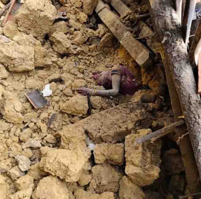 कच्चा मकान ढहा, मलबे में दबकर महिला की मौत कच्चा मकान ढहा, मलबे में दबकर महिला की मौत