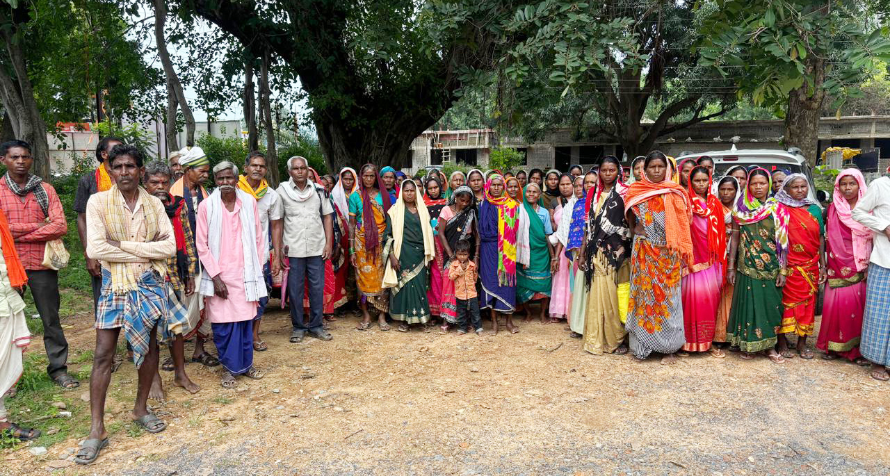 पुरूंगा कोल ब्लॉक अडानी कंपनी का विरोध शुरू पुरूंगा कोल ब्लॉक अडानी कंपनी का विरोध शुरू