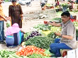 नगर पालिका ने 182 चबूतरे बनाकर सब्जी बाजार को किया था व्यवस्थित 