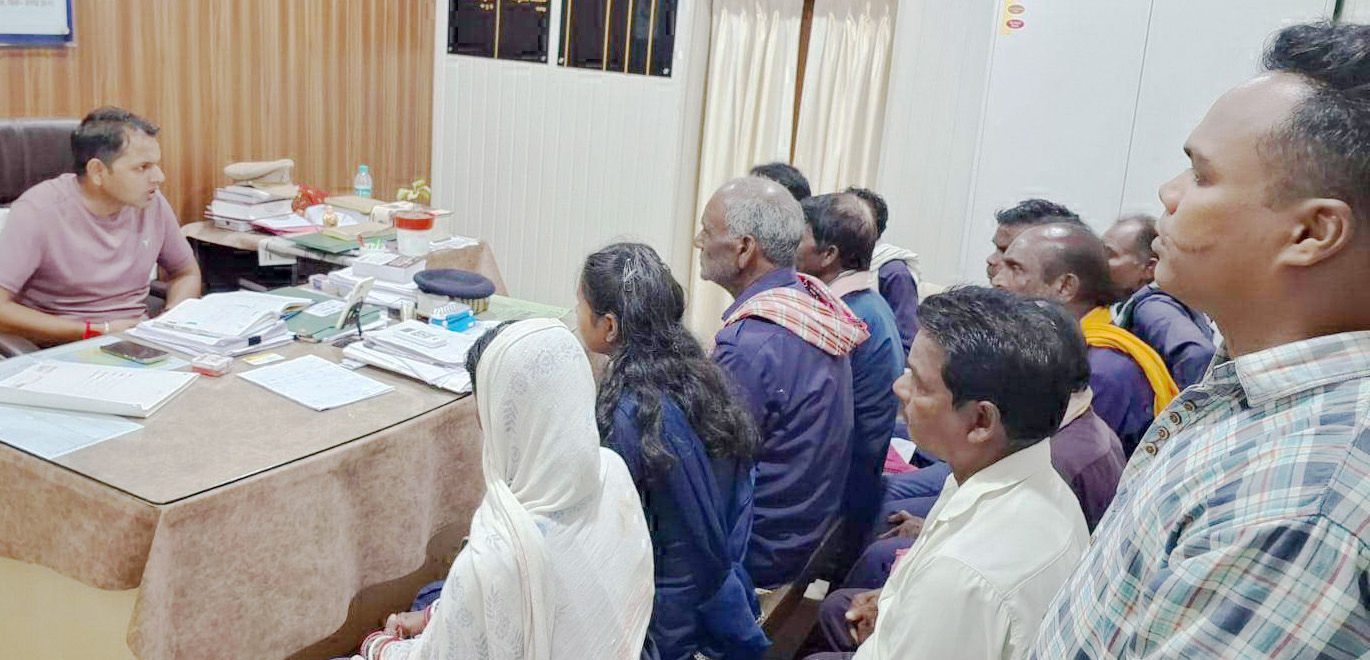 कोटवारों की बैठक में सुरक्षा व सतर्कता के दिए टिप्स कोटवारों की बैठक में सुरक्षा व सतर्कता के दिए टिप्स