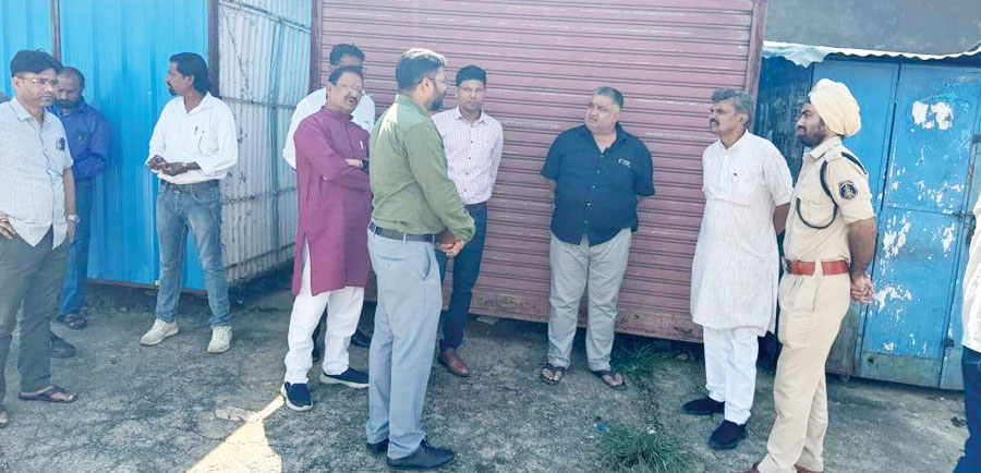 शराब दुकान प्रतीक्षा बस स्टैंड के पीछे खोलने निर्देश