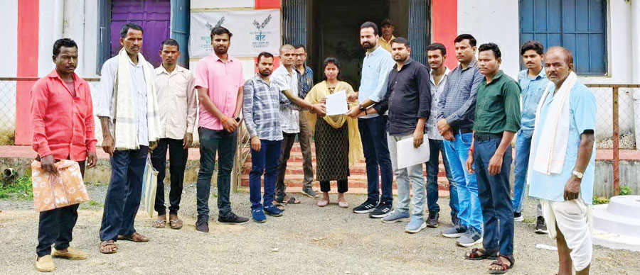 सडक़ नवीनीकरण में लेट लतीफी, कलेक्टर के नाम ज्ञापन