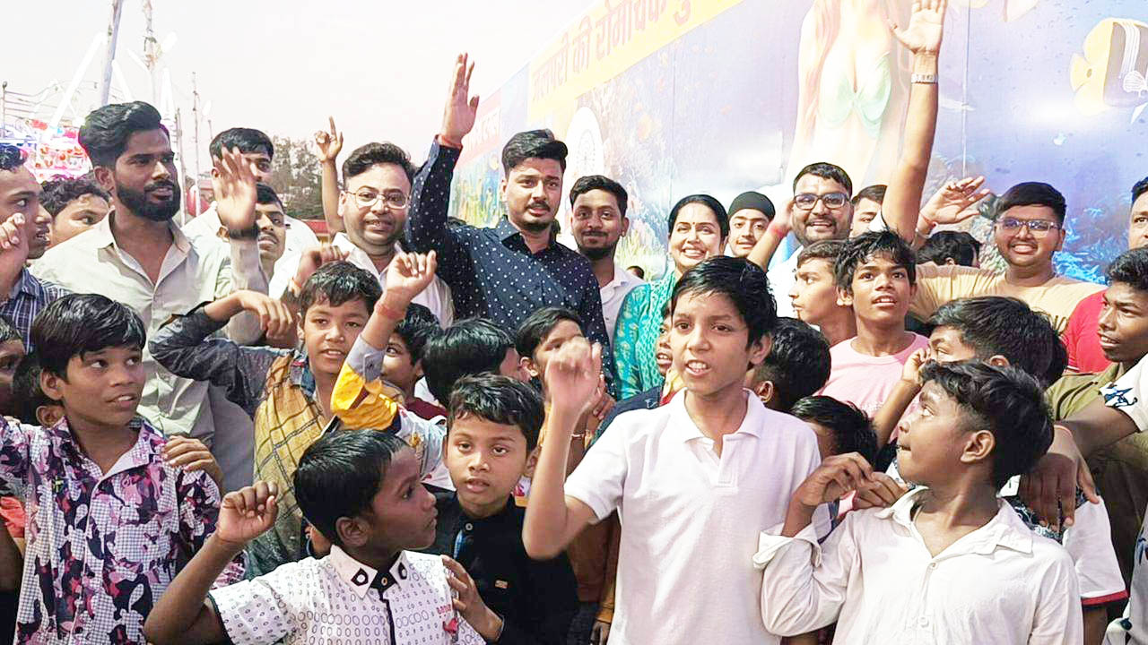 श्यामभक्त युवाओं ने कराई उम्मीद आश्रम के बच्चों को मीना बाजार की सैर