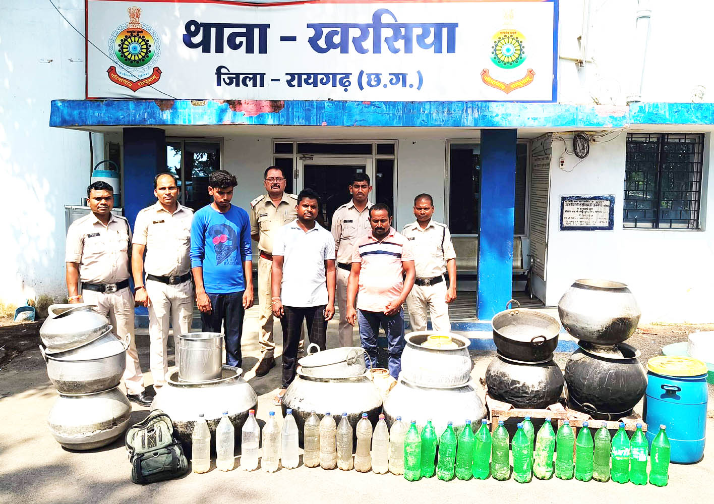 अलग-अलग जगह छापा, 3 गिरफ्तार अलग-अलग जगह छापा, 3 गिरफ्तार