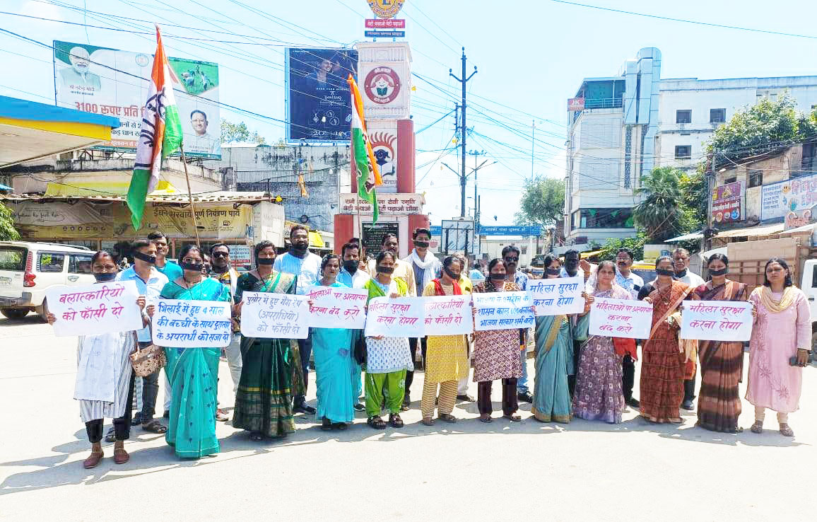कांगे्रस ने मौन प्रदर्शन कर जताया विरोध कांगे्रस ने मौन प्रदर्शन कर जताया विरोध