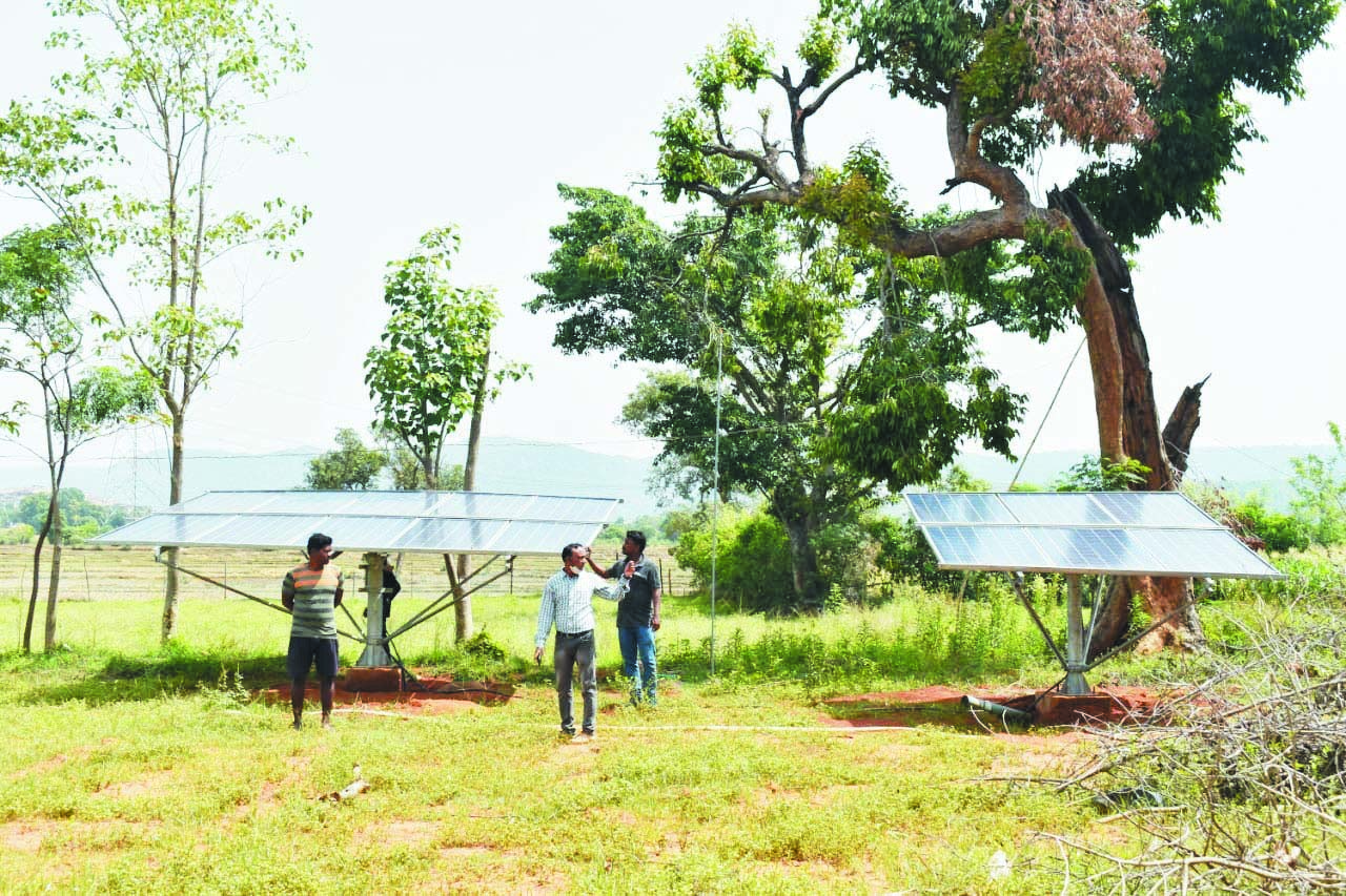 सौर सुजला योजना से किसान ले रहे हैं अच्छी फसल 