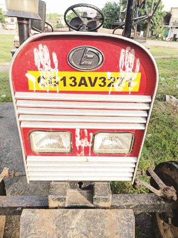 अवैध रेत परिवहन: 3 ट्रैक्टर जब्त