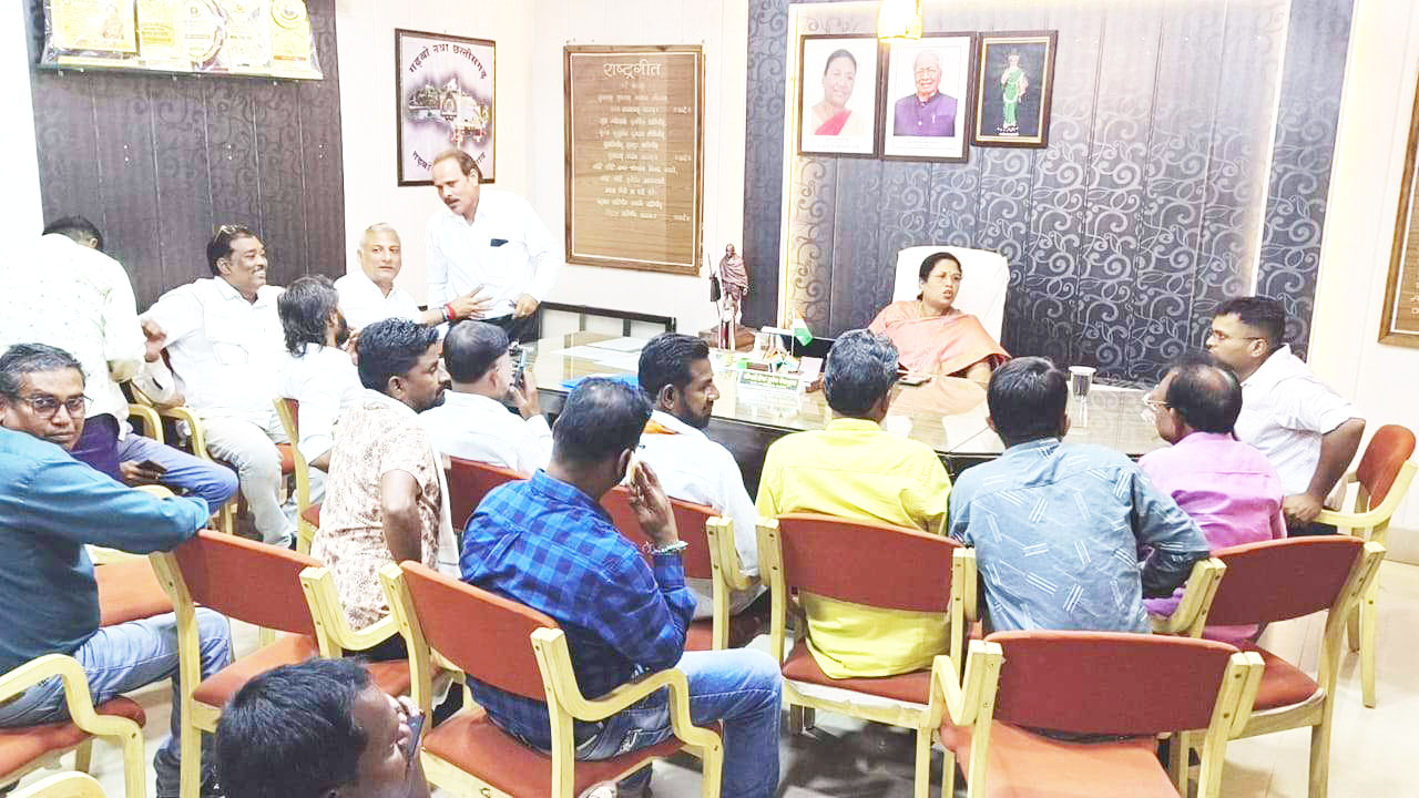वार्डों में विकास कार्य ठप होने से भडक़े कांग्रेस पार्षद, आयुक्त ने कहा फंड की कमी