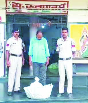 अवैध शराब संग  आरोपी पकड़ाया