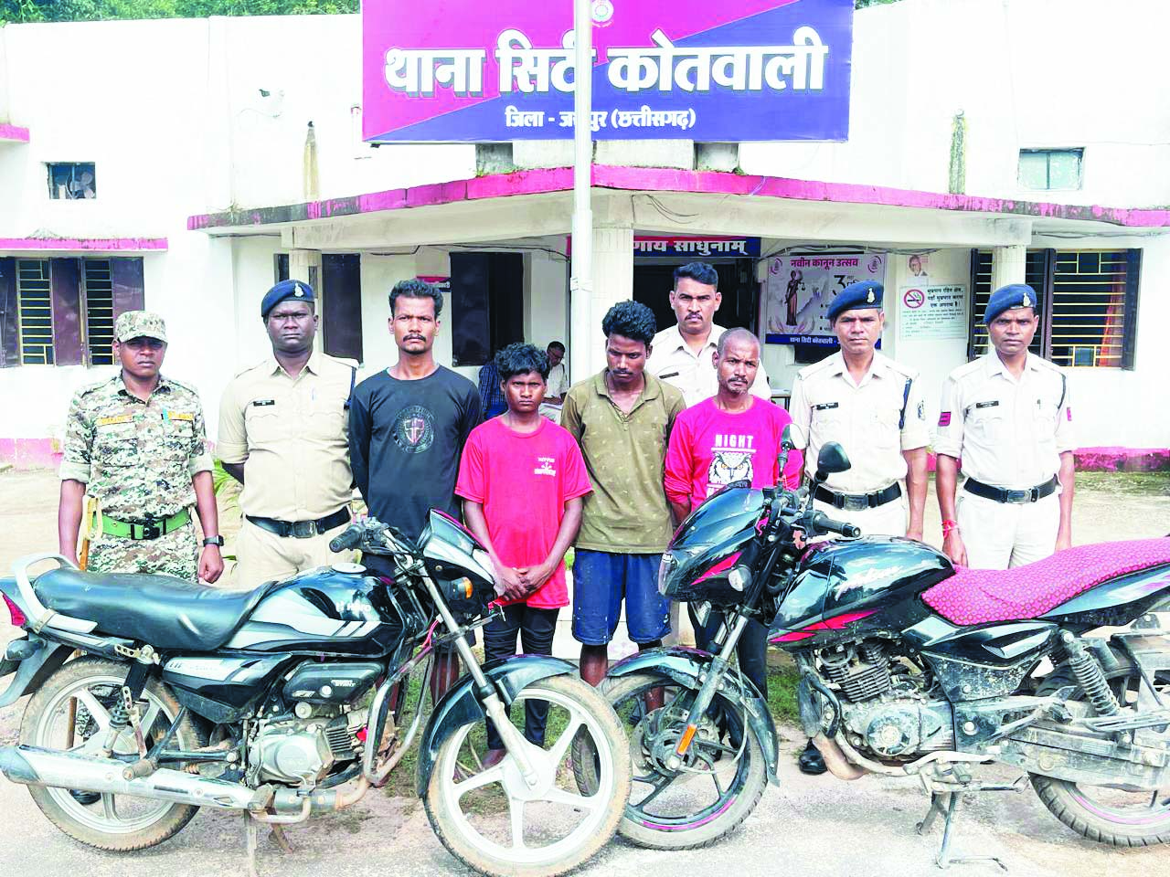 2 बाइक चोरी,  4 आरोपी गिरफ्तार 