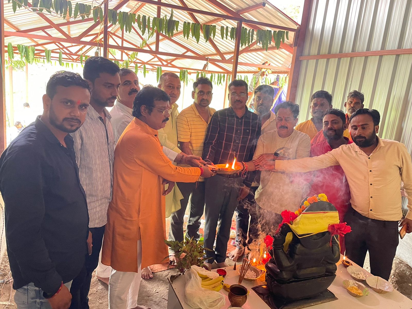 बाल गंगाधर समिति ने  गणेश स्थापना की