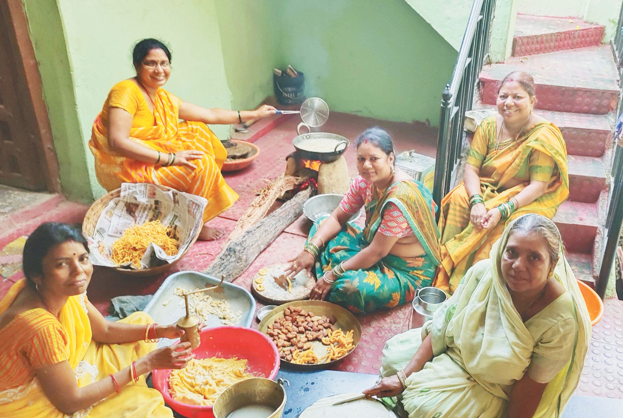 तीज पर दिखा महिलाओं का उत्साह, पूजा-अर्चना के बाद बनाए पकवान तीज पर दिखा महिलाओं का उत्साह, पूजा-अर्चना के बाद बनाए पकवान
