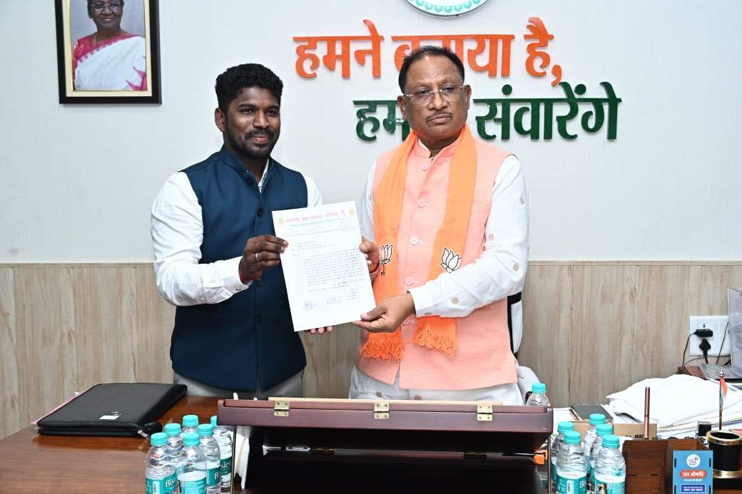 गंगरेल डुबान गांव में सीएम से मोबाइल टावर लगाने की मांग