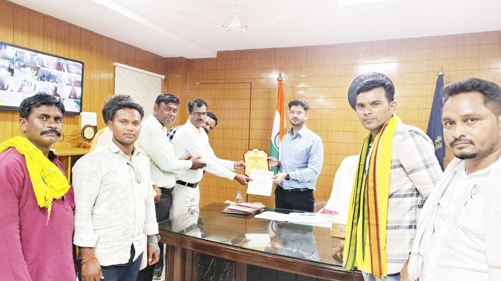 सर्व आदिवासी समाज के प्रतिनिधियों ने की कलेक्टर से की मुलाकात 