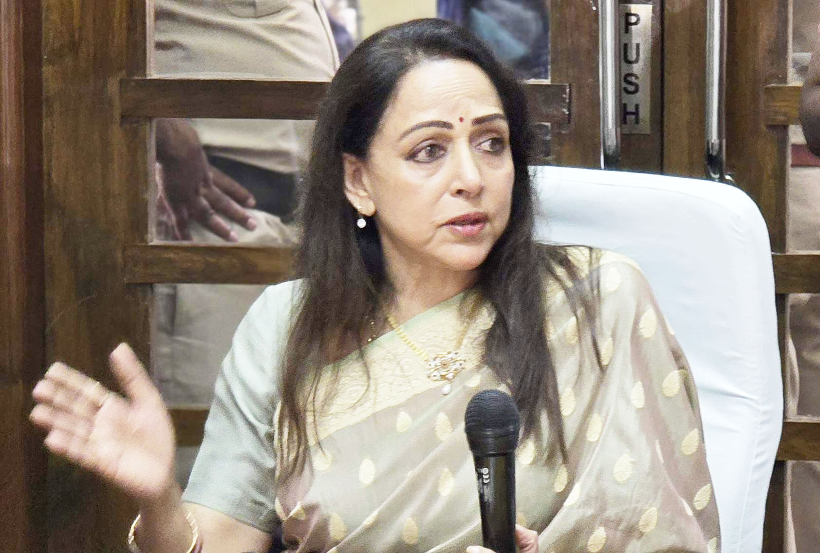 बहुत सुंदर है छत्तीसगढ़, यहां कला व संस्कृति दोनों का मिलन है-हेमा मालिनी बहुत सुंदर है छत्तीसगढ़, यहां कला व संस्कृति दोनों का मिलन है-हेमा मालिनी